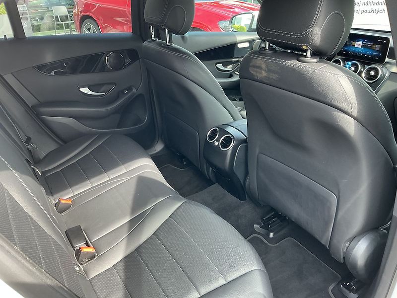 Mercedes-Benz GLC 200 d AMG 4MATIC - fotka 18 z 23