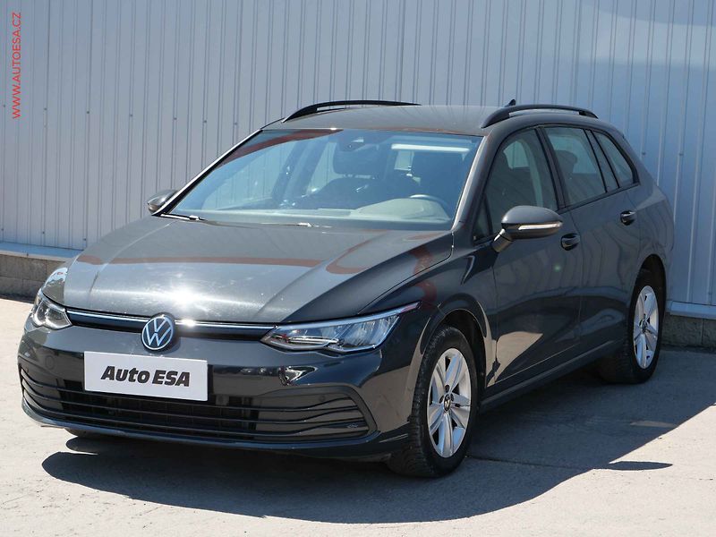 Volkswagen Golf (2023) 1.0 eTSi, ČR, Life, AT, LED - fotka 3 z 31