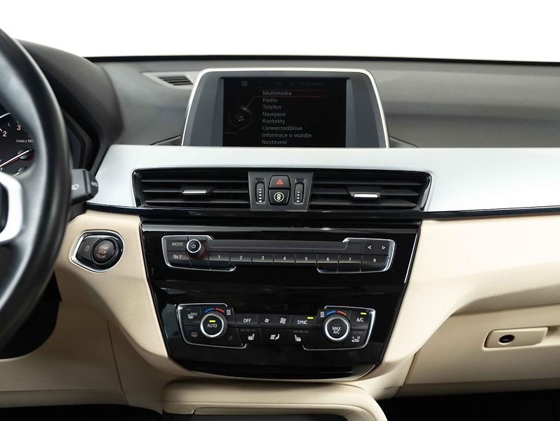 BMW X1 sDrive 18i - fotka 13 z 21