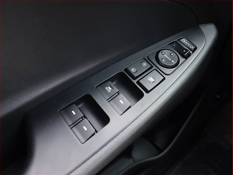 Hyundai Tucson (2015) 1.6 GDI, Serv.kniha, Navi - fotka 16 z 19