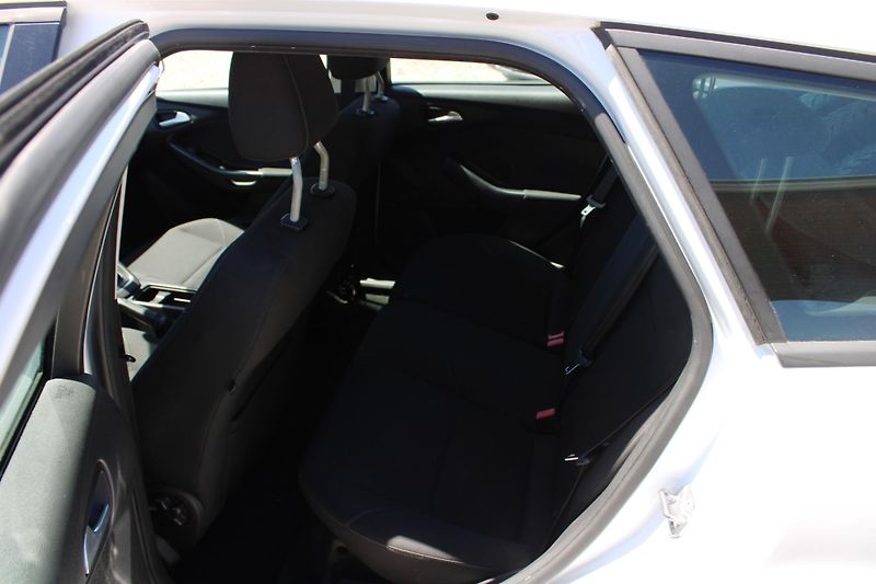 Ford Focus (2015) 1,6TDCI KLIMA ELOKNA  KOUP.CZ - fotka 10 z 16