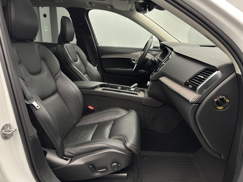 Volvo XC90 T8 AWD RECHARGE BRIGHT PLUS CZ - fotka 28 z 55