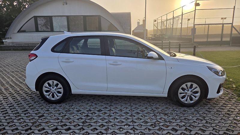 Hyundai i30  1.0TGDI 120 Start Plus CZ DPH - fotka 5 z 26
