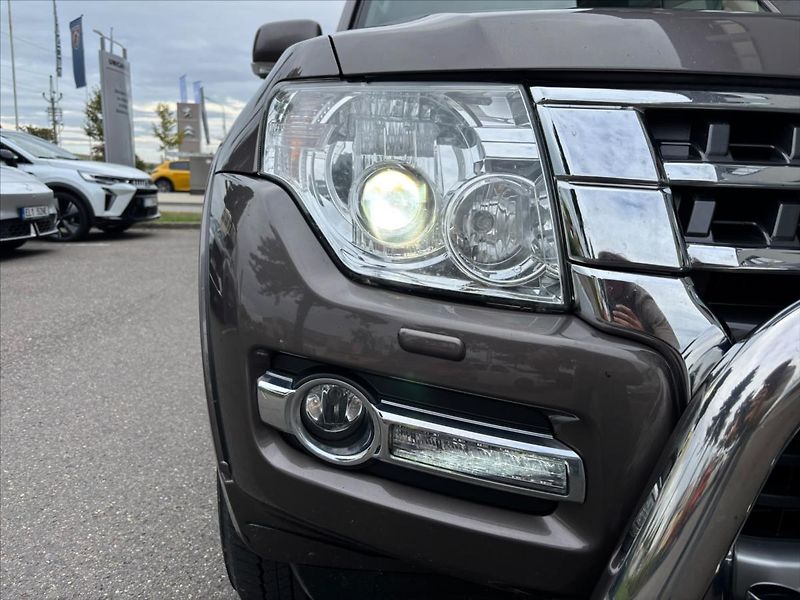 Mitsubishi Pajero 3,2 DI-D  Instyle 4x4+Serviska - fotka 9 z 32