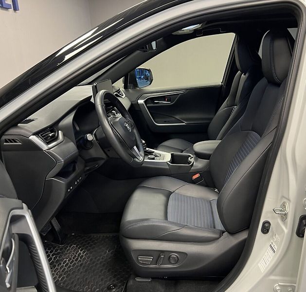 Toyota RAV4 2.5 Hybrid AT SELECTION SKYVIE - fotka 9 z 19