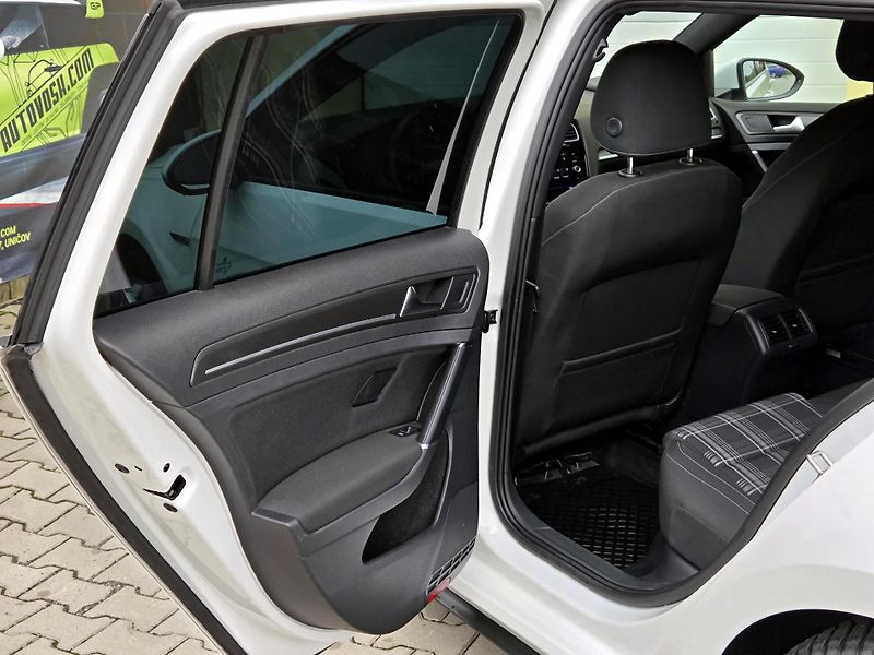Volkswagen Golf 2,0GTD 135kW DSG, DPH, SERVIS  - fotka 21 z 51
