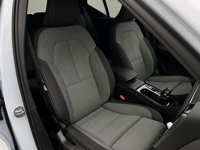 Volvo XC40 B3 DARK PLUS AUT CZ  - fotka 19 z 42