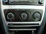 Škoda Octavia (2010) 1.6 TDi, Ambiente - náhled 16