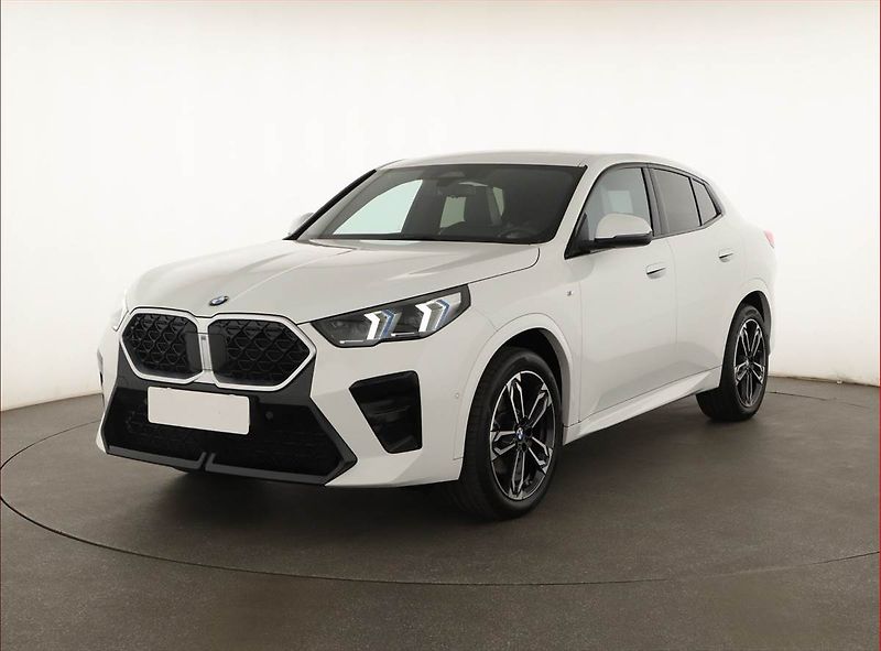 BMW X2 (2025) sDrive20i - fotka 2 z 27