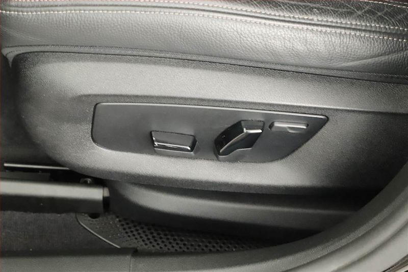 BMW Řada 6 (2022) 640i xDrive GT - fotka 16 z 18