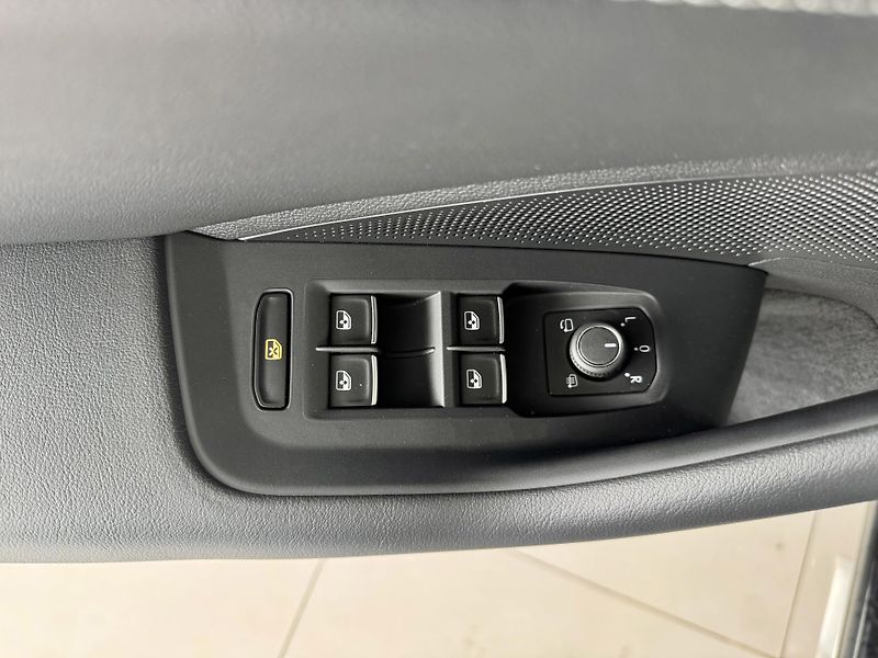 Volkswagen Passat Variant 1,5 eTSI DSG*REZERVACE! - fotka 28 z 41