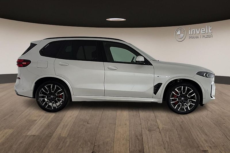 BMW X5 xDrive40i - fotka 2 z 29