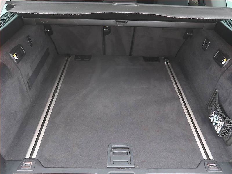 BMW Řada 5 (2012) Individual 525d xDrive, 4X4 - fotka 14 z 24