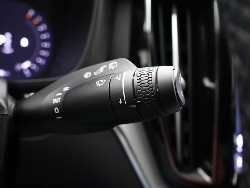 Volvo XC60 2,0 B5 AWD Plus Black Ed. AT - fotka 18 z 31