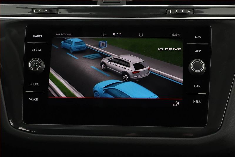 Volkswagen Tiguan (2022) 2.0 TSI - fotka 17 z 20