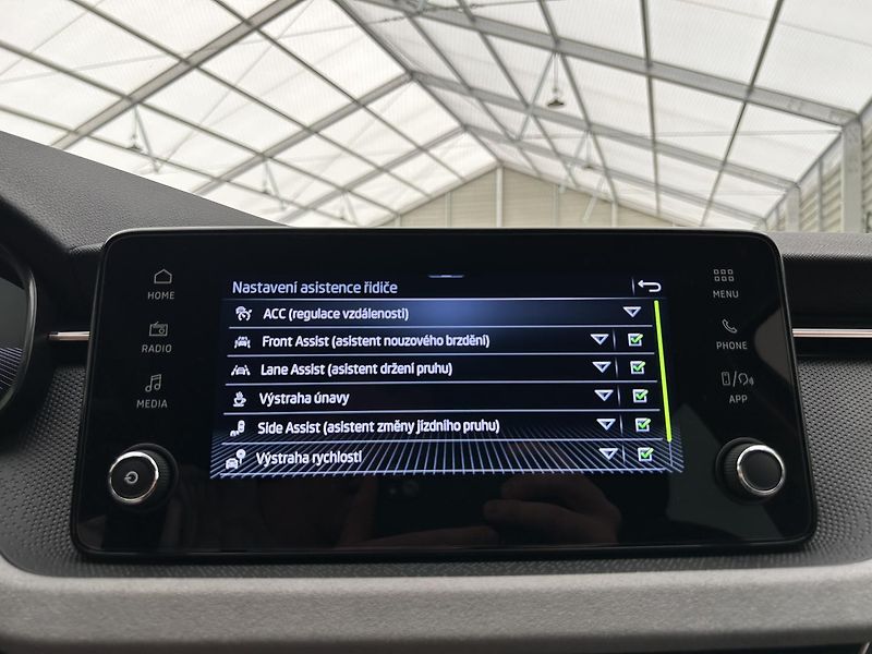 Škoda Scala 1.0 TSI Top selection - fotka 12 z 31