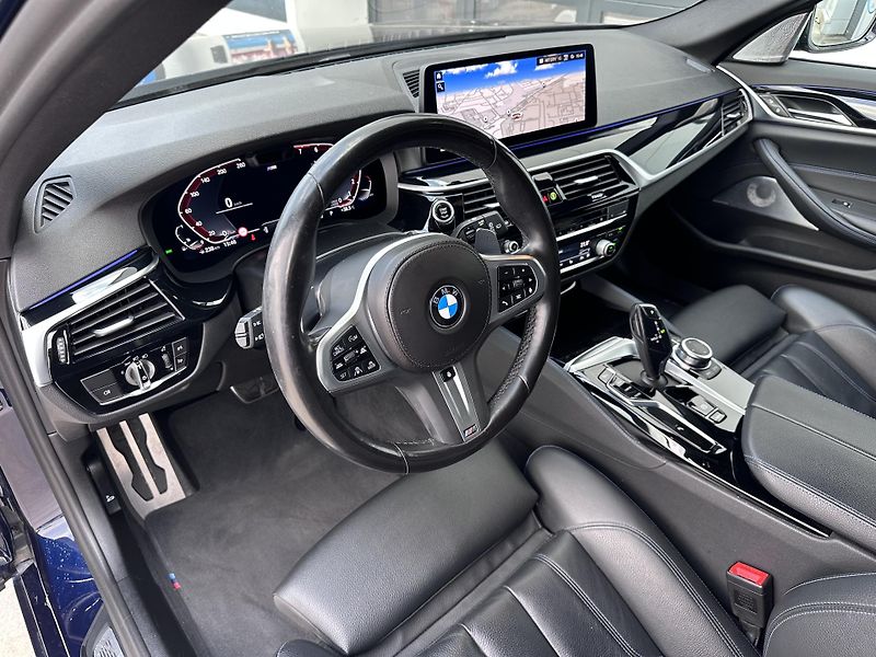 BMW Řada 5 540i xDrive M-Sport Touring - fotka 20 z 28