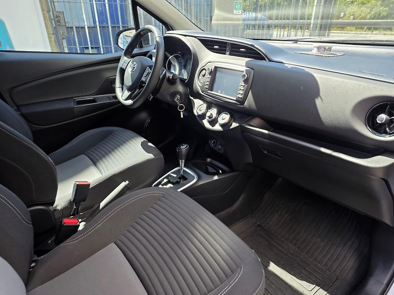 Toyota Yaris 1.5-AUTOMAT-1.MAJITEL-KAMERA - fotka 3 z 12