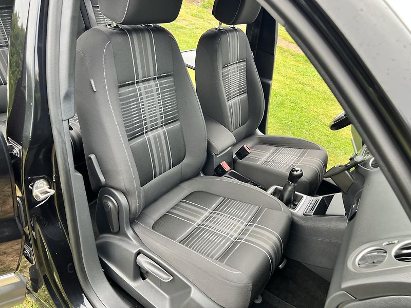 Volkswagen Tiguan 2.0TDI 103KW,4x4,SPORT,LOUNGE - fotka 24 z 49