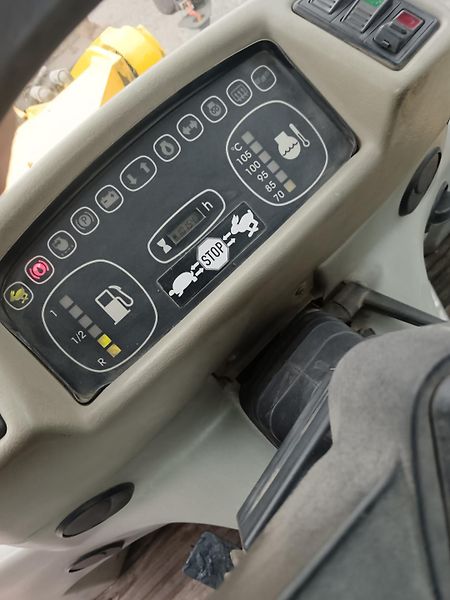 Komatsu (2004)  WA 85-3 4X4 - fotka 9 z 19