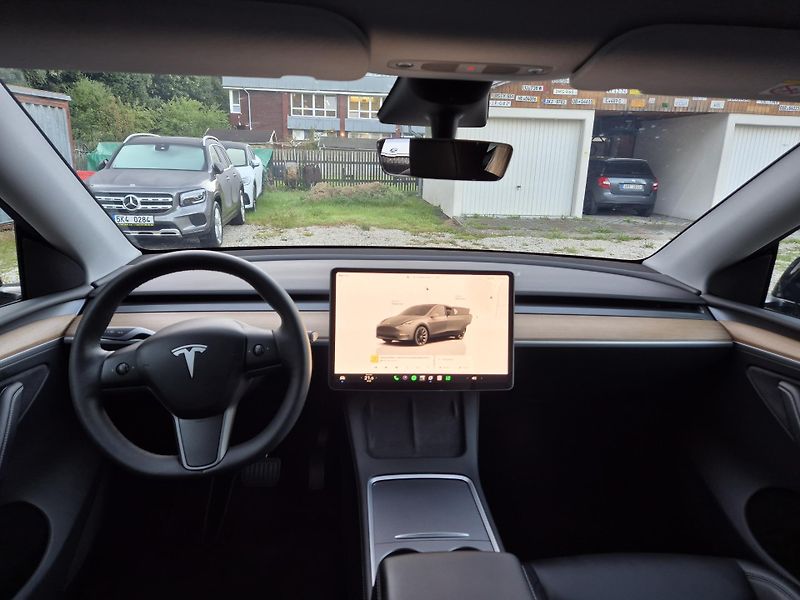 Tesla Model Y RWD 235kw 95,3 % - fotka 10 z 49