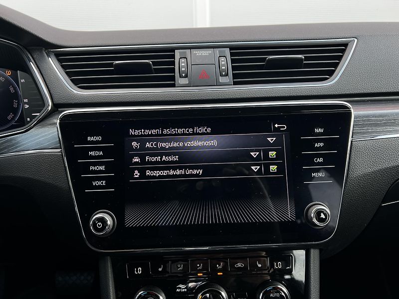 Škoda Superb 1.5TSI DSG Business 1.Maj DPH - fotka 17 z 25