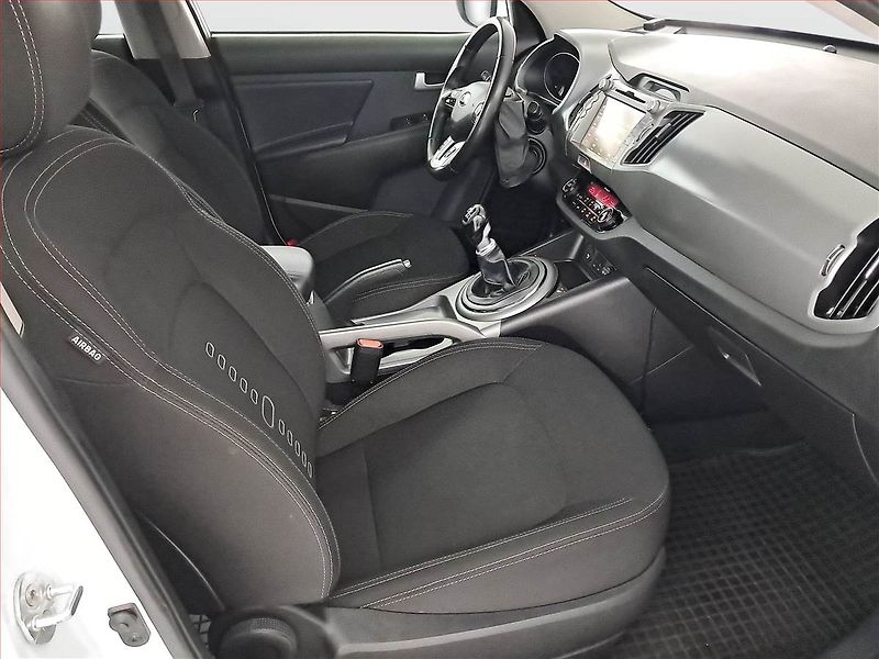 Kia Sportage (2015) 2.0 CRDi, 4X4, Navi, Tempomat - fotka 9 z 21