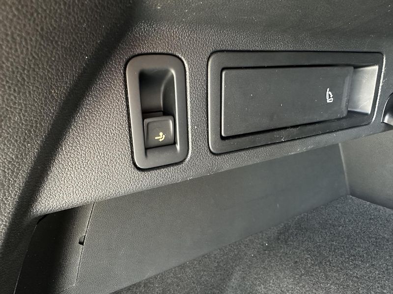 Volkswagen Tiguan 2.0 TSI DSG 4Motion - fotka 27 z 30