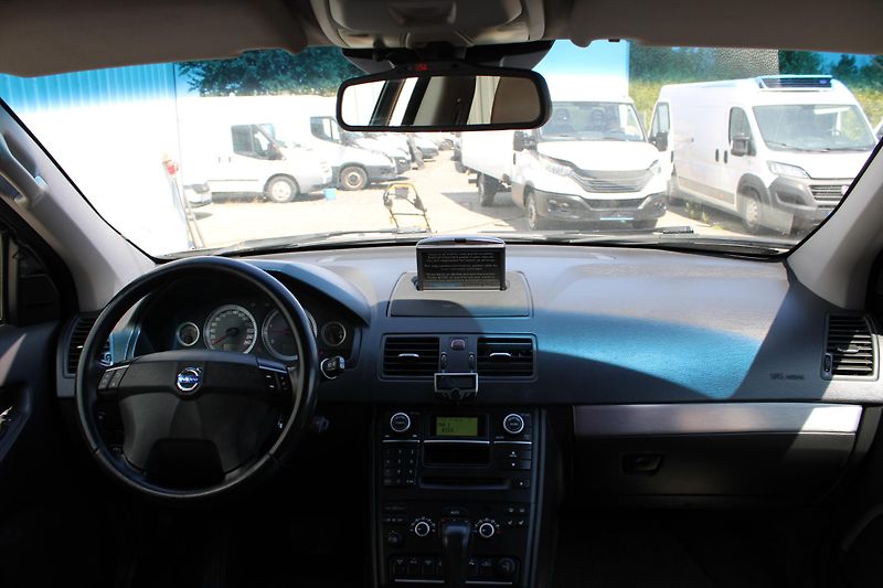 Volvo XC90 2,4 D5 AWD SUMMUM 7 MÍST CZ - fotka 13 z 28