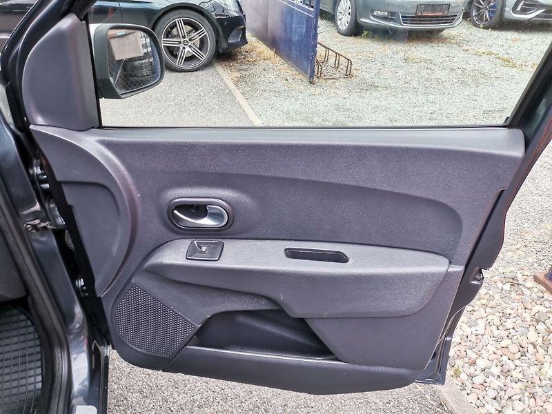 Dacia Lodgy (2019) 1.6i SCe 75kw StepWay AC PDC - fotka 15 z 25