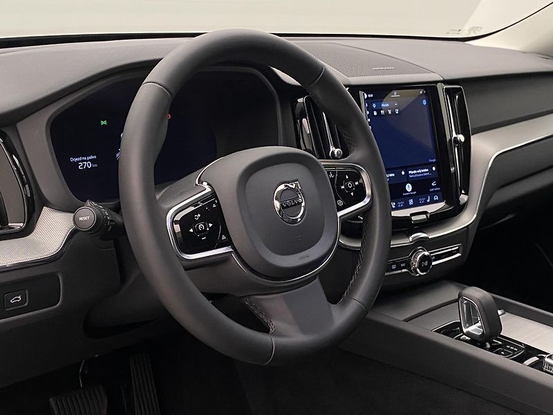 Volvo XC60 B4 AWD PLUS DARK AUT CZ 1.maj - fotka 19 z 57