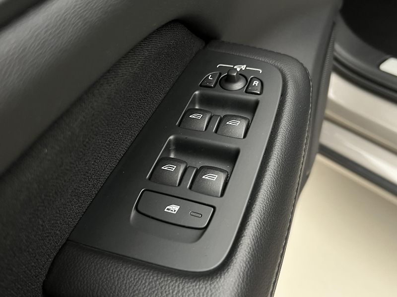 Volvo V60 D3 MOMENTUM PRO AUT - fotka 39 z 41