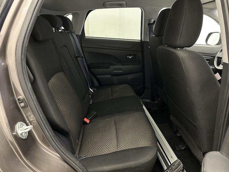 Mitsubishi ASX 1.6 MIVEC INVITE+ - fotka 18 z 23