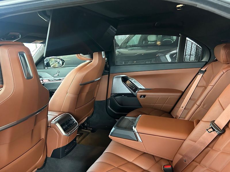 BMW Ostatní i7 xDrive 60 TV TOP 2025 - fotka 20 z 44