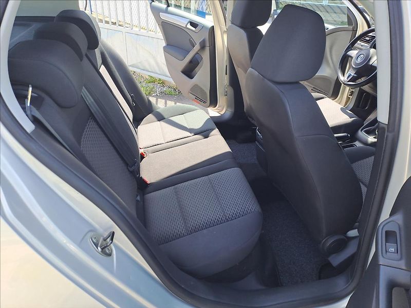 Volkswagen Golf 1,6 TDI DIGIKLIMA - fotka 7 z 14