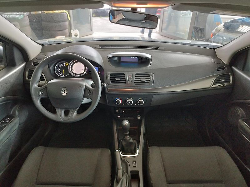 Renault Mégane (2015) 1,6i 81KW klima najeto 99000 - fotka 16 z 29