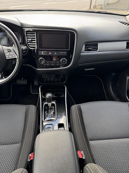 Mitsubishi Outlander 2,2Di-D A/T EDICE100 - fotka 11 z 16
