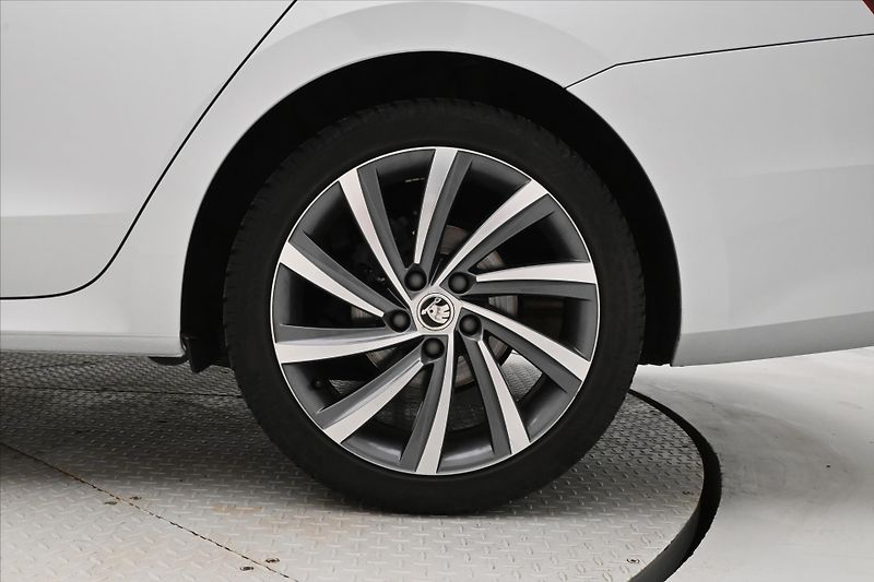 Škoda Octavia 1,5 TSI 110kW Style Manuál Zár - fotka 32 z 32
