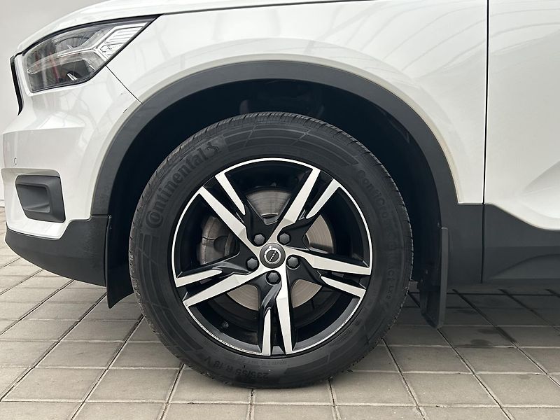 Volvo XC40 2.0 T4 4x4 R-Design - fotka 9 z 30
