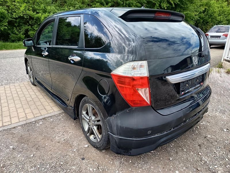 Honda FR-V (2005) 2.0i 110kv 6 mist - fotka 13 z 34