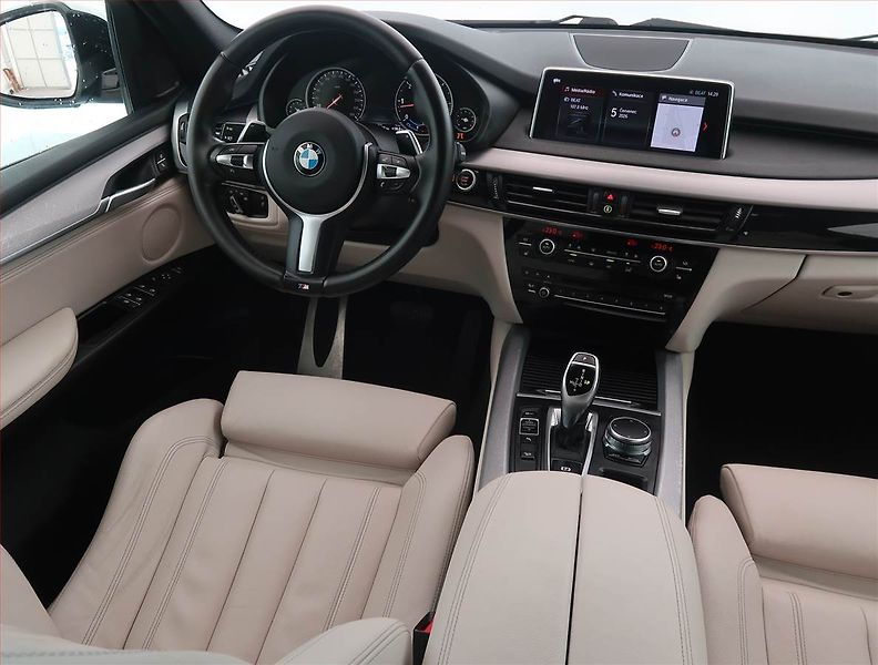 BMW X5 (2018) xDrive40d - fotka 7 z 14