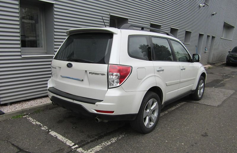 Subaru Forester (2009) 2,5 XT 5MT 169 kW ČR 1. maj. - fotka 14 z 24