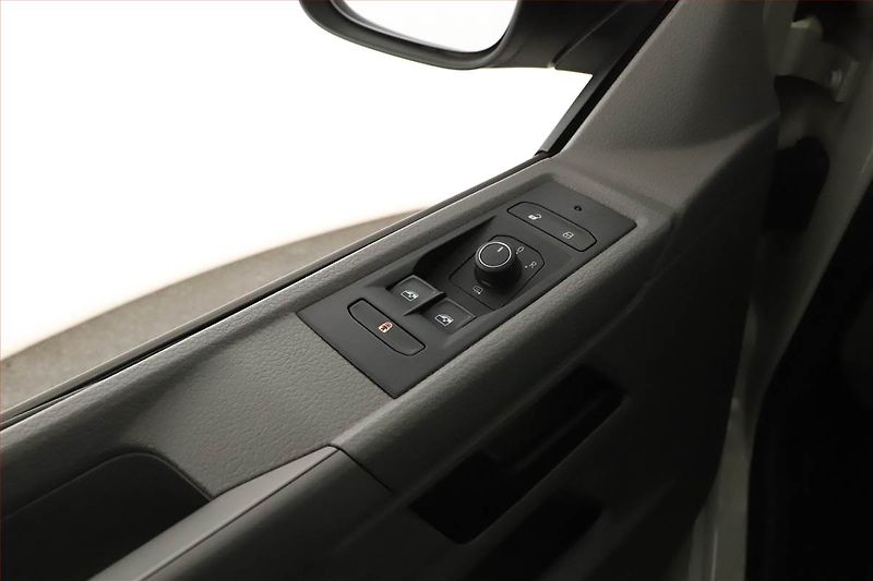 Volkswagen Transporter (2020) 2.0 TDI, Bus, 9Míst, ČR, 1Maj - fotka 14 z 14