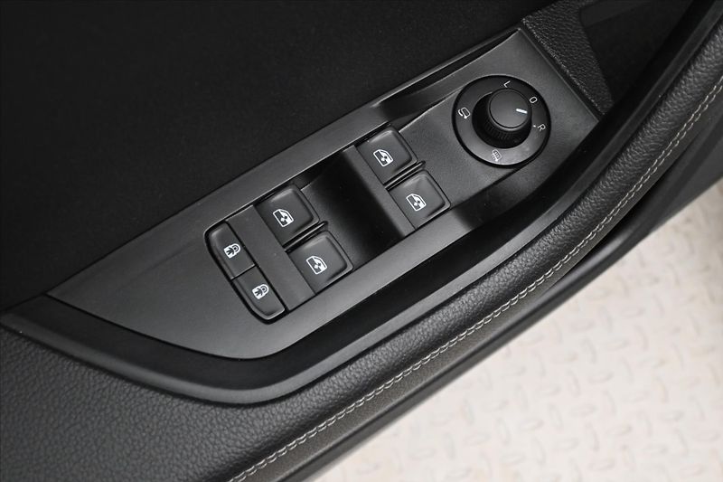Škoda Superb 2,0 TDI 110kW Style DSG Záruka - fotka 25 z 31