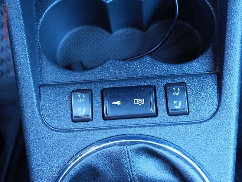 Škoda Fabia (2011) 1.2TSi, 2.maj,ČR, Elegance - fotka 15 z 16