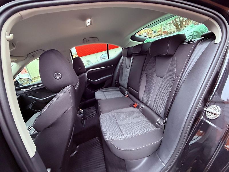 Škoda Octavia 2.0 TDi Style, ČR, 1.Maj, Serv - fotka 12 z 33