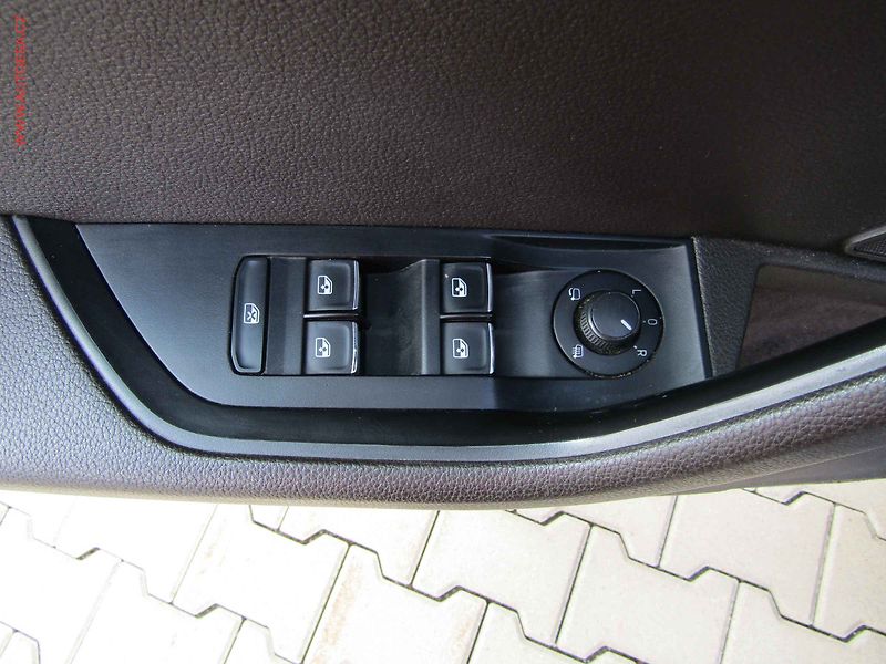 Škoda Superb (2016) 2.0 TDI 4x4, ČR, DSG, bixen - fotka 13 z 25