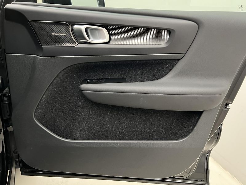 Volvo XC40 AWD TWIN MOTOR RECHARGE - fotka 44 z 44