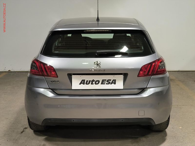 Peugeot 308 (2018) 1.2PT, Allure, navi - fotka 5 z 17