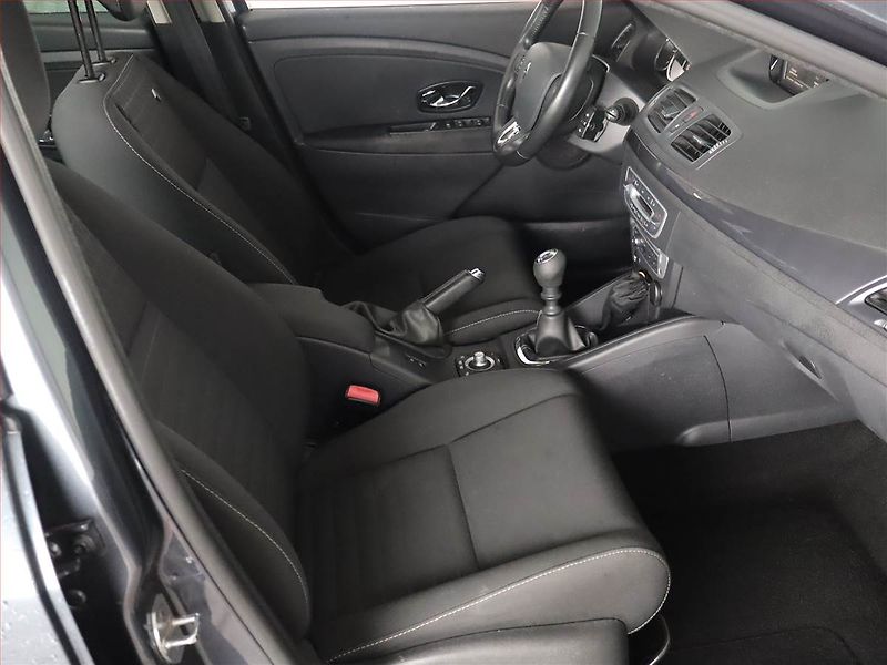 Renault Mégane (2015) Limited 1.5 dCi, Tempomat - fotka 9 z 21